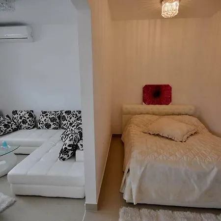 Maja Holiday Houses *